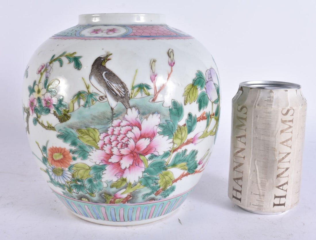 AN EARLY 20TH CENTURY CHINESE FAMILLE ROSE PORCELAIN GINGER JAR Late Qing. 18 cm x 14cm.: AN EARLY 20TH CENTURY CHINESE FAMILLE ROSE PORCELAIN GINGER JAR Late Qing. 18 cm x 14cm.