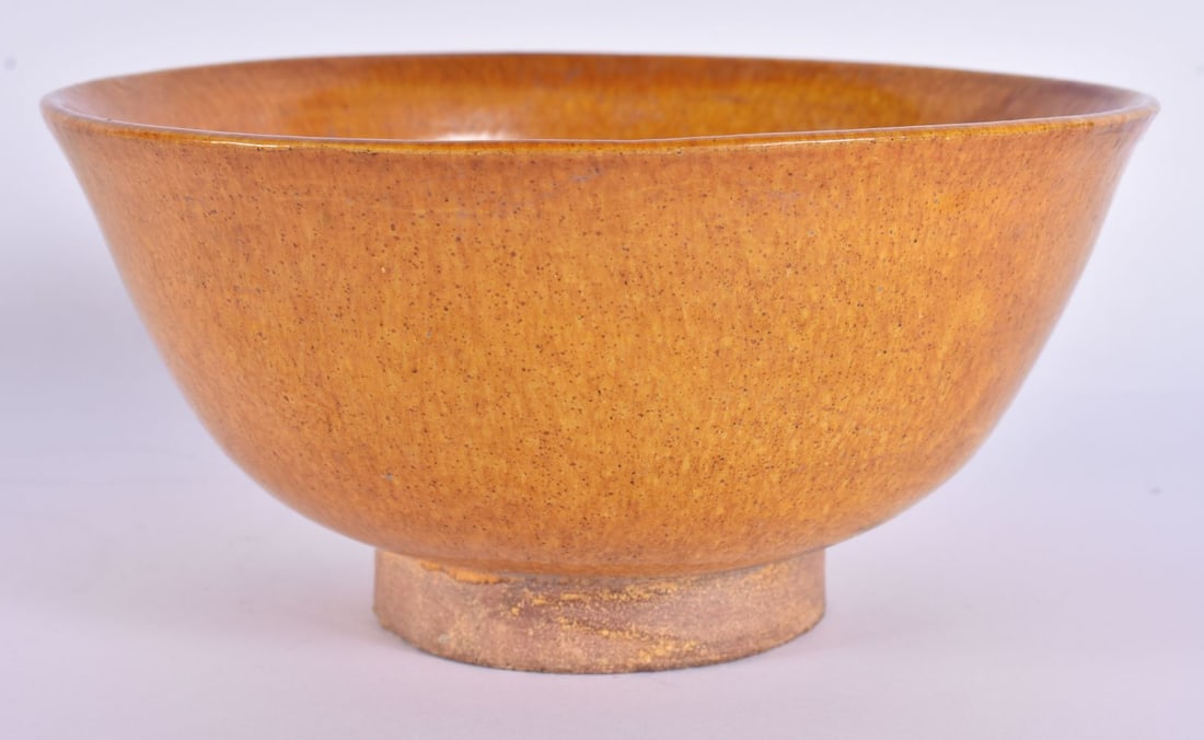 AN EARLY CHINESE LIAO DYNASTY AMBER YELLOW GLAZED POTTERY BOWL. 17.5 cm diameter.: AN EARLY CHINESE LIAO DYNASTY AMBER YELLOW GLAZED POTTERY BOWL. 17.5 cm diameter.