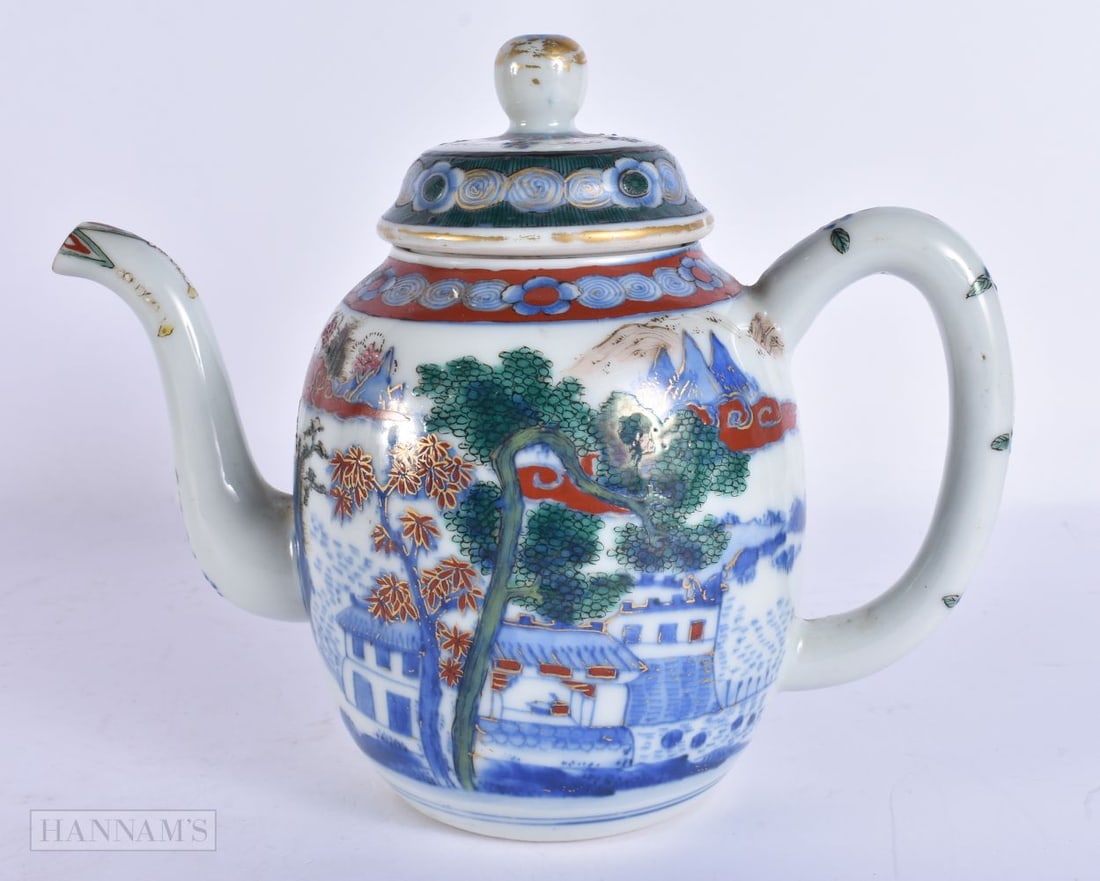 AN 18TH/19TH CENTURY JAPANESE EDO PERIOD IMARI BLUE AND WHITE TEAPOT AND COVER. 21 cm wide. (1 of 6)
