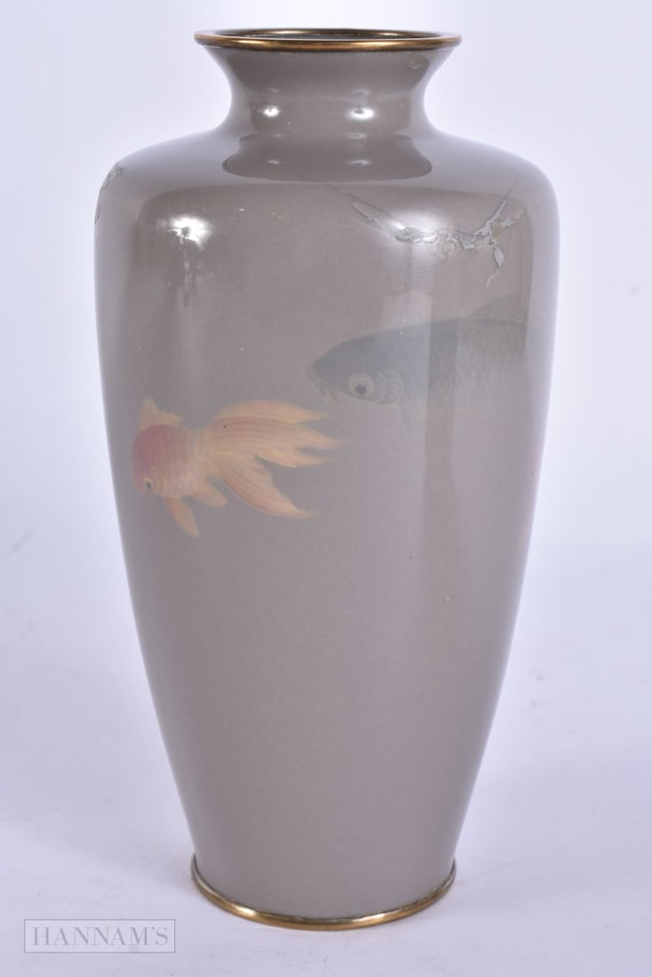AN EARLY 20TH CENTURY JAPANESE MEIJI PERIOD CLOISONNE ENAMEL FISH VASE. 15.5 cm high. (1 of 5)