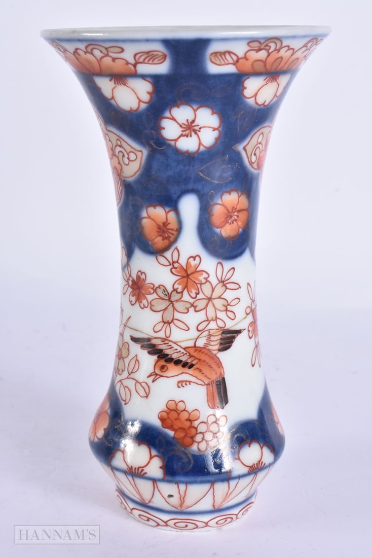 AN 18TH CENTURY JAPANESE EDO PERIOD IMARI PORCELAIN VASE painted with flowers. 17 cm high. (1 of 5)