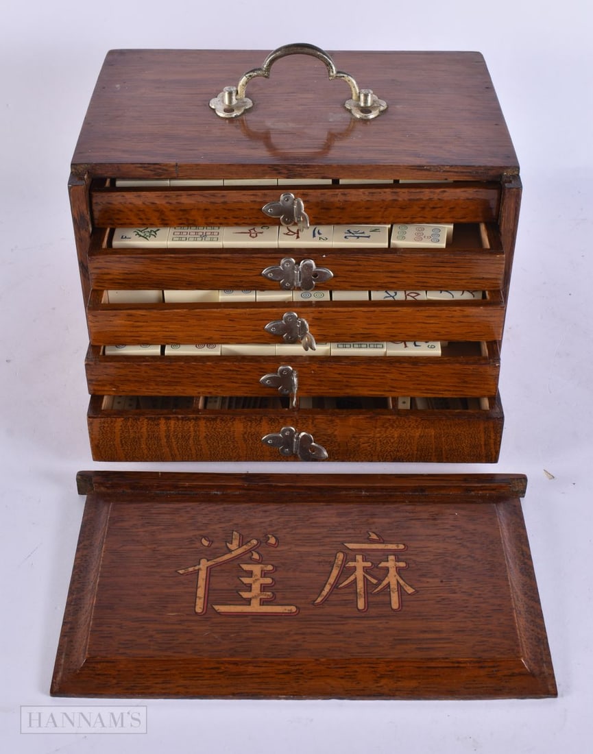 AN EARLY 20TH CENTURY CHINESE MAHJONG SET. Box 24cm x 18cm. (1 of 9)
