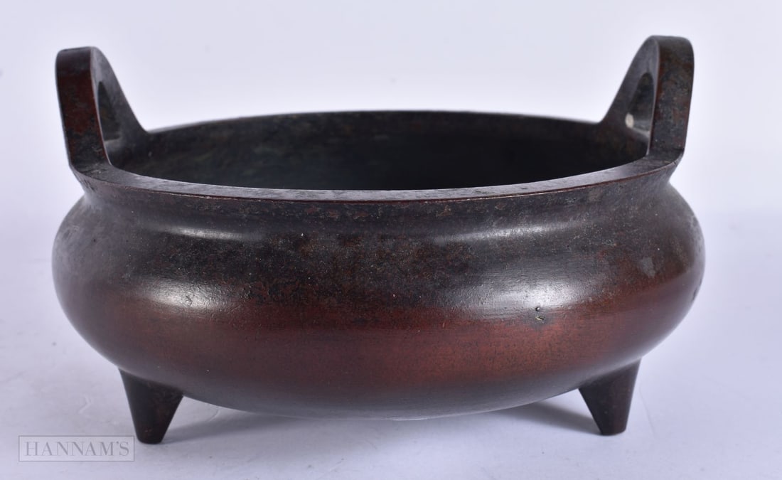 A CHINESE TWIN HANDLED BRONZE CENSER. 13 cm wide. (1 of 5)