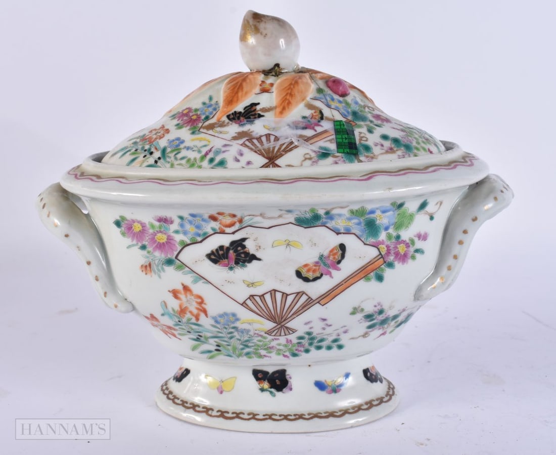 A 19TH CENTURY JAPANESE MEIJI PERIOD PORCELAIN TUREEN AND COVER. 18 cm wide. (1 of 5)