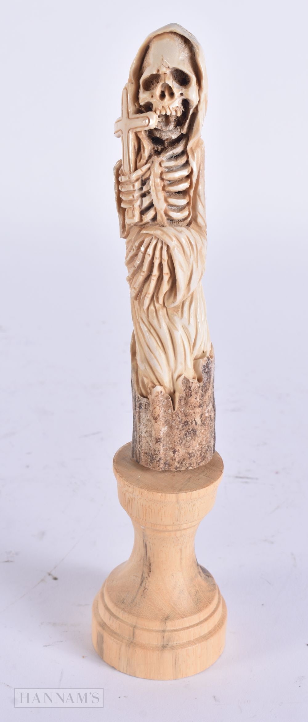 A MEMENTO MORI STAG ANTLER SKELETON AND CROSS. 22 cm high.: A MEMENTO MORI STAG ANTLER SKELETON AND CROSS. 22 cm high.