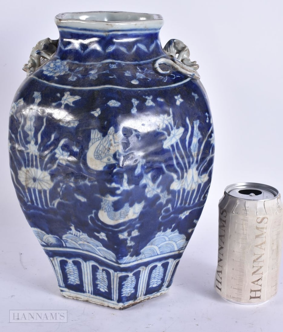 A CHINESE BLUE AND WHITE PORCELAIN HEXAGONAL PORCELAIN VASE. 30 cm high.: A CHINESE BLUE AND WHITE PORCELAIN HEXAGONAL PORCELAIN VASE. 30 cm high.