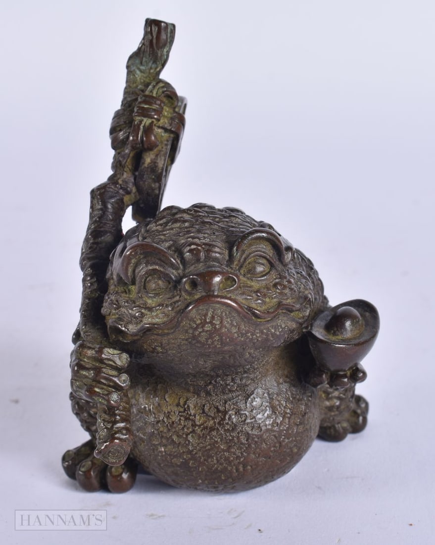 A JAPANESE BRONZE WALKING STICK TOAD. 9 cm high.: A JAPANESE BRONZE WALKING STICK TOAD. 9 cm high.