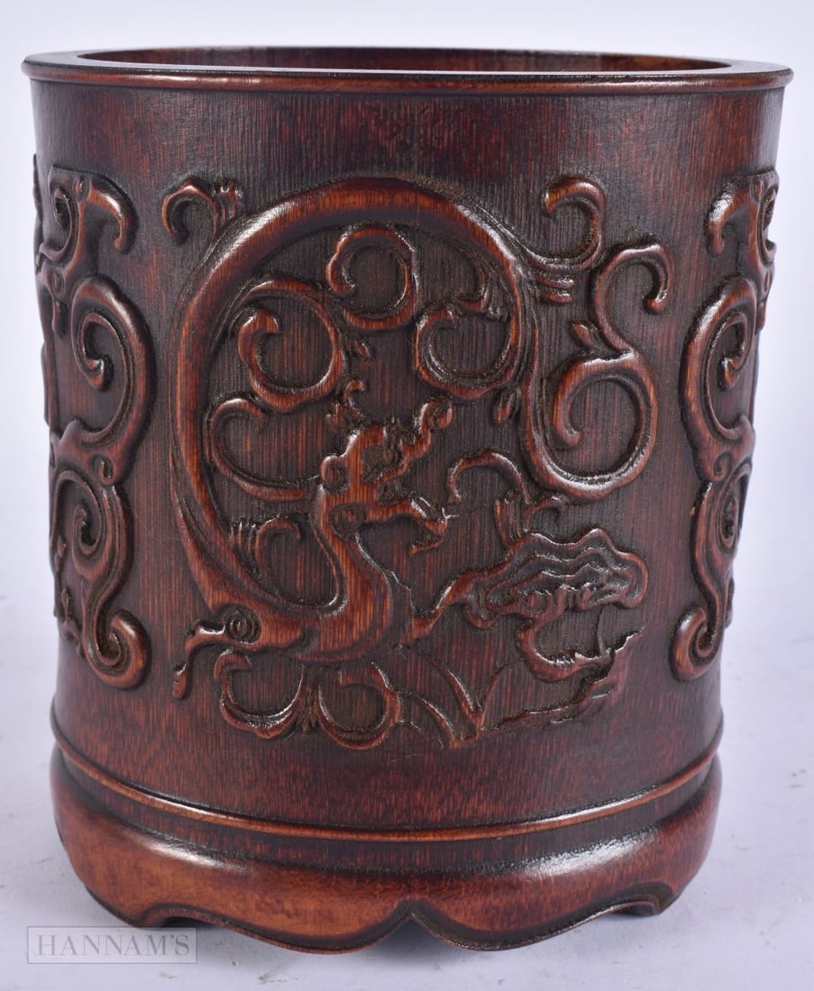A CHINESE BAMBOO BITONG BRUSH POT. 16.5 cm high.: A CHINESE BAMBOO BITONG BRUSH POT. 16.5 cm high.