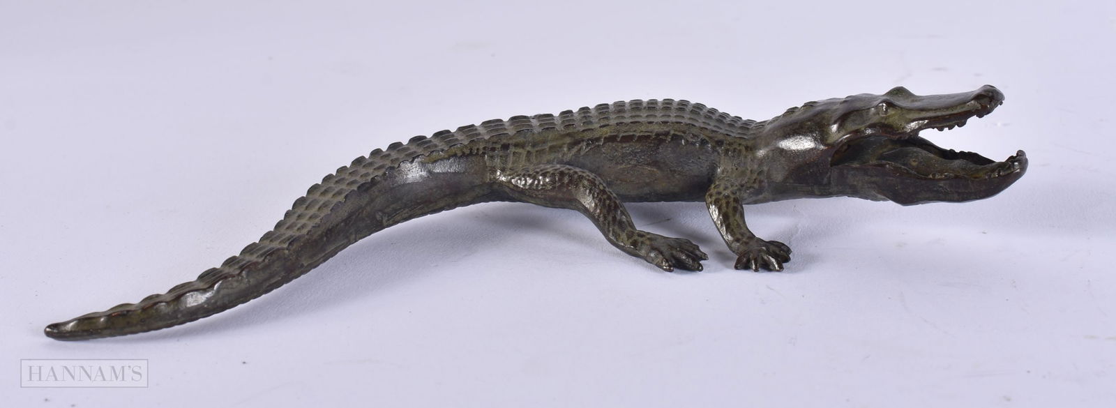 A JAPANESE BRONZE CROCODILE. 332 grams. 17.5 cm wide. (1 of 4)