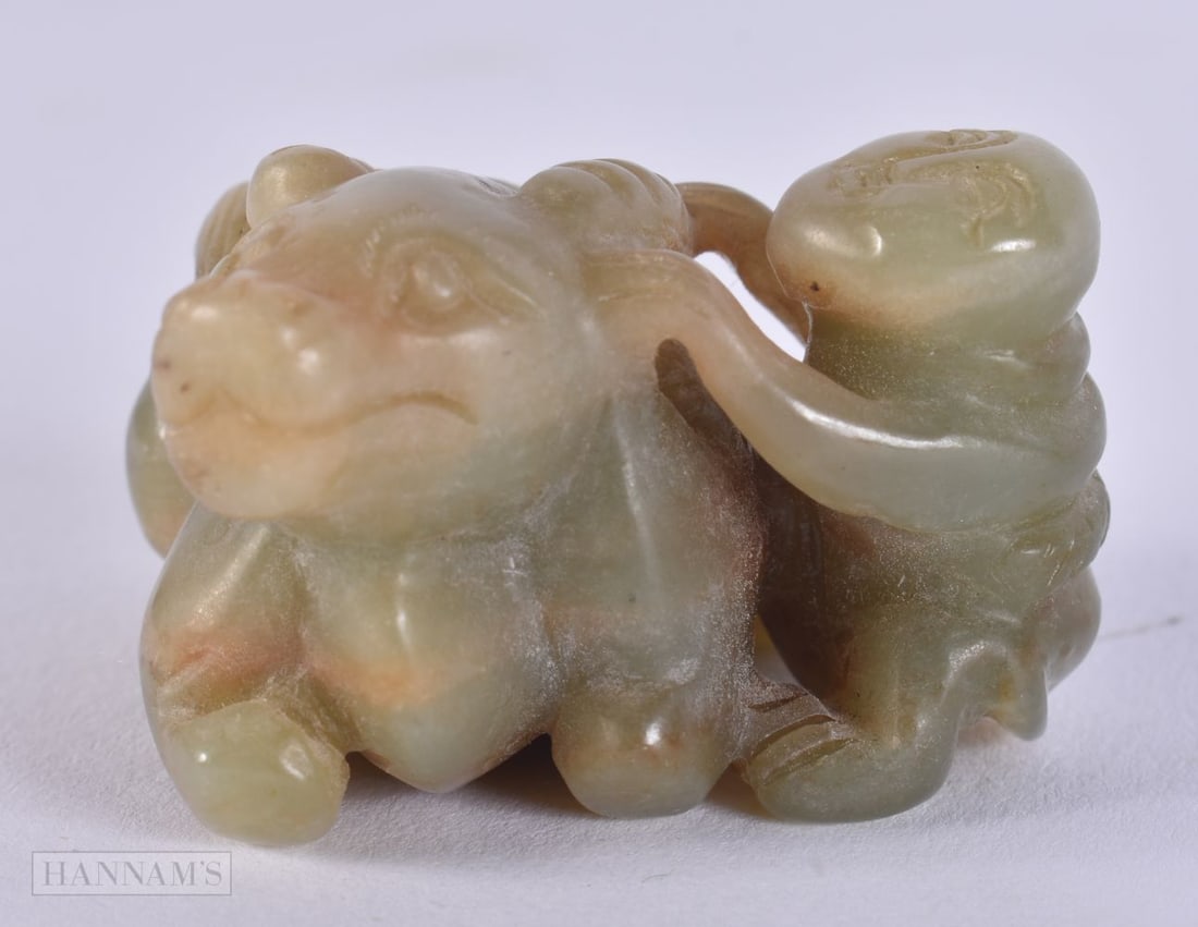 A CHINESE JADE BEAST. 89 grams. 4.5 cm x 4.5 cm.: A CHINESE JADE BEAST. 89 grams. 4.5 cm x 4.5 cm.