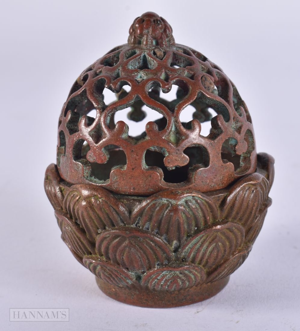 A CHINESE BRONZE CENSER AND COVER. 186 grams. 7 cm x 5.75 cm. (1 of 4)