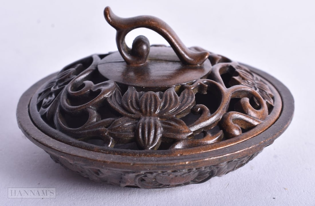 A CHINESE BRONZE CENSER. 198 grams. 4.25 cm wide. (1 of 4)