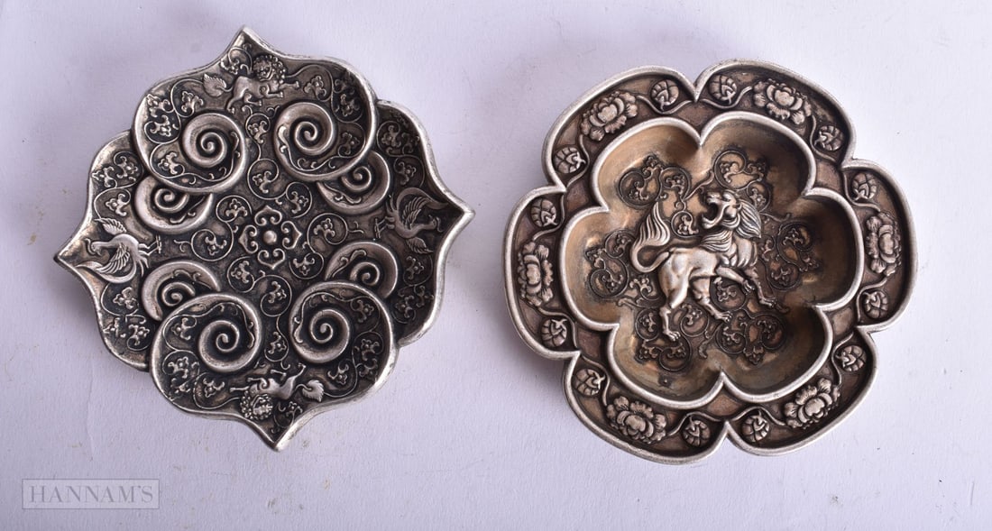 A PAIR OF CHINESE WHITE METAL DISHES. 308 grams. 9.5 cm wide.: A PAIR OF CHINESE WHITE METAL DISHES. 308 grams. 9.5 cm wide.