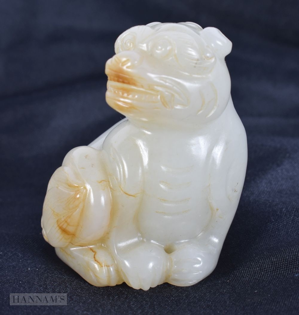 A FINE CHINESE QING DYNASTY CARVED WHITE JADE BEAST. 5.5 cm x 3.5 cm. (1 of 6)