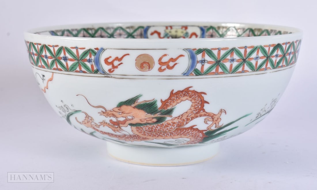 A 17TH/18TH CENTURY CHINESE FAMILLE VERTE PORCELAIN DRAGON BOWL Kangxi, bearing Chenghua marks to ba (1 of 15)