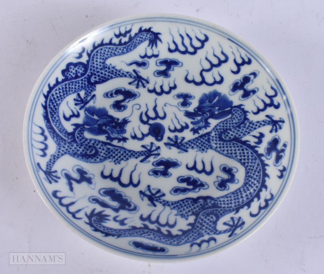 A CHINESE BLUE AND WHITE PORCELAIN DRAGON DISH. 16 cm wide. (1 of 5)
