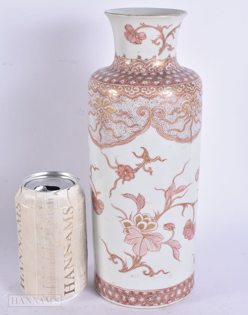 A 17TH/18TH CENTURY CHINESE IRON RED PAINTED ROUGE DE FER PORCELAIN ROULEAU VASE Kangxi. 27cm high.: A 17TH/18TH CENTURY CHINESE IRON RED PAINTED ROUGE DE FER PORCELAIN ROULEAU VASE Kangxi. 27cm high.