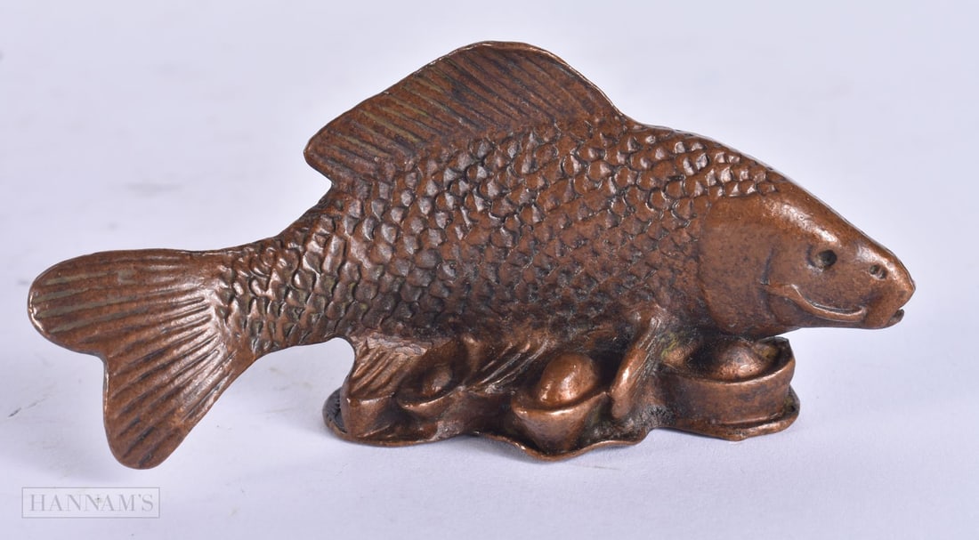 A JAPANESE BRONZE FISH. 8.5 cm wide. (1 of 3)