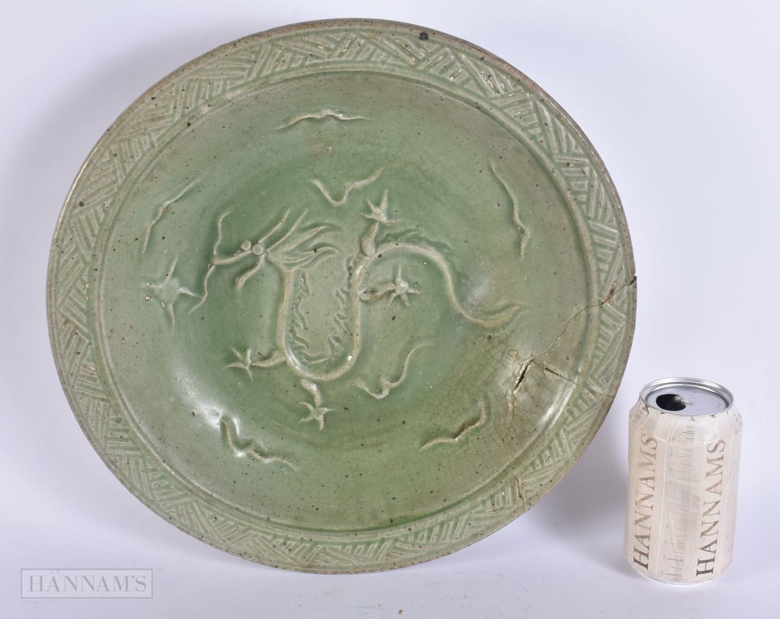 AN UNUSUAL 16HT/17TH CENTURY CHINESE CELADON DRAGON DISH Ming. 34 cm wide. (1 of 4)