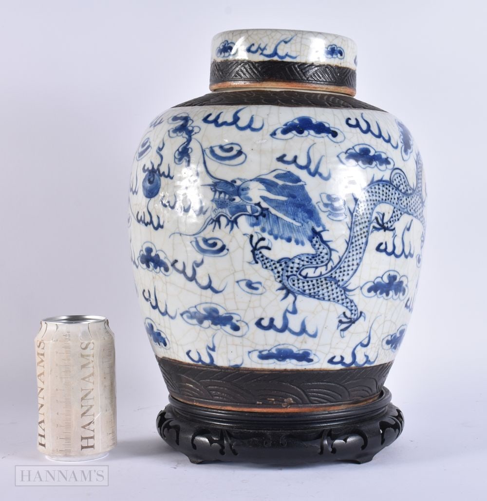 A LARGE 19TH CENTURY CHINESE CRACKLE GLAZED BLUE AND WHITE GINGER JAR AND COVER Late Qing. Jar 29 cm (1 of 4)