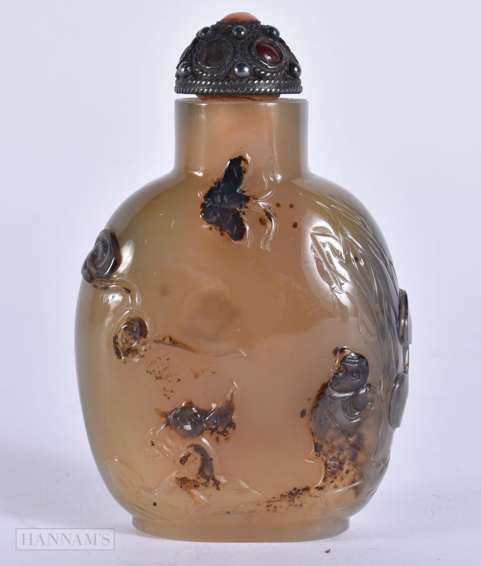 A FINE 19TH CENTURY CHINESE CARVED AGATE SNUFF BOTTLE AND STOPPER Qing, beautifully carved with fish (1 of 16)