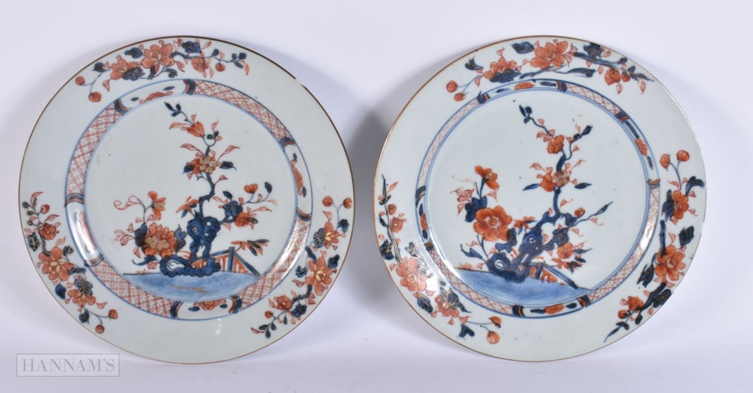 A PAIR OF 18TH CENTURY CHINESE EXPORT IMARI PORCELAIN PLATES Qianlong. 22.5 cm wide. (1 of 6)