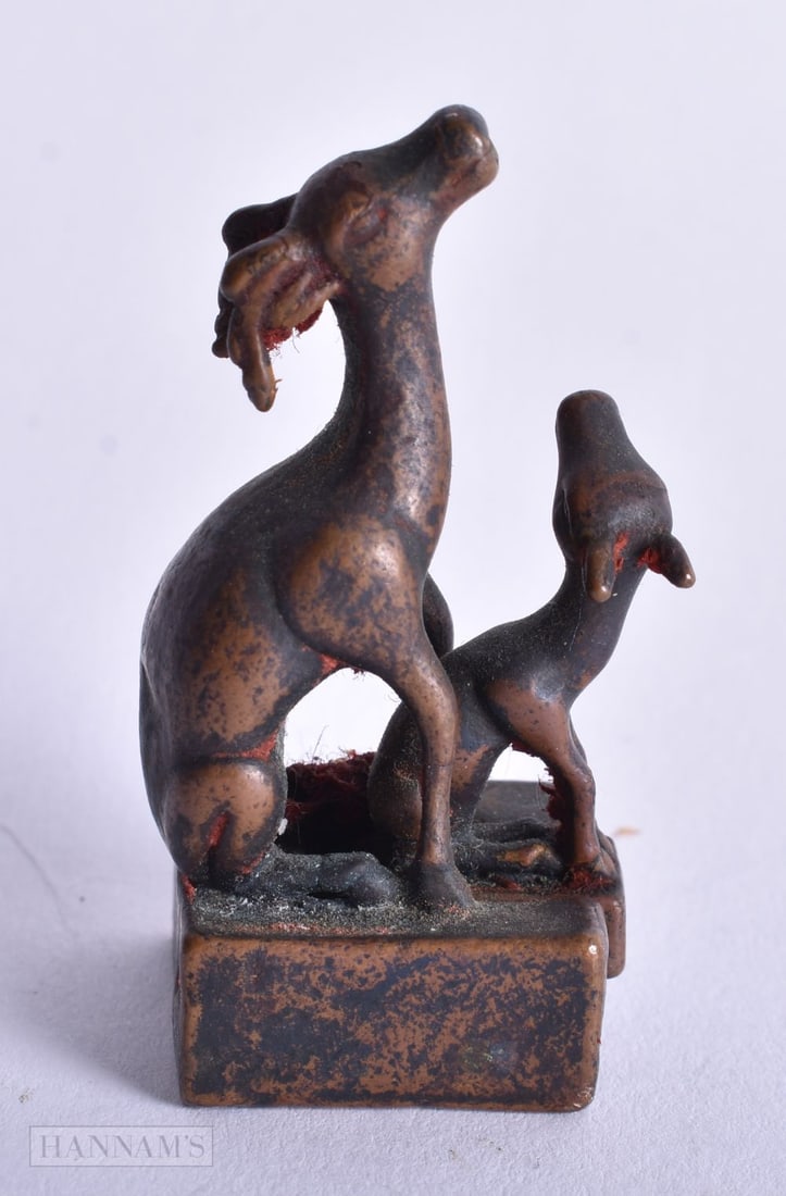 A Bronze Dee Seal. 5.1cm x 2.6cm x 2.2cm, weight 74g: A Bronze Dee Seal. 5.1cm x 2.6cm x 2.2cm, weight 74g