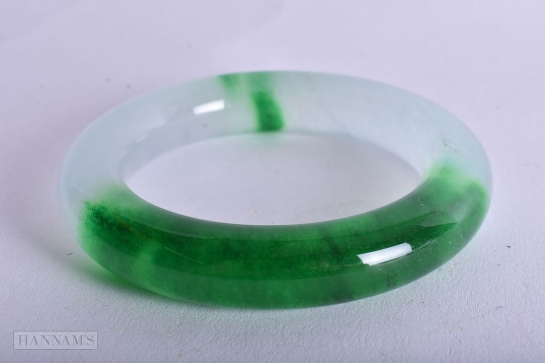 A Two Tone Jade Bangle. 6 cm internal diameter, weight 103.1g (1 of 3)