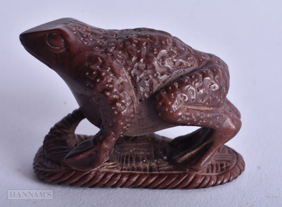 A Carved Frog Netsuke. 3.7cm x 5.2cm x 3.1cm, weight 20.3g (1 of 4)