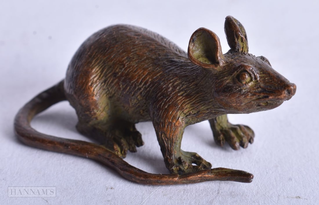 A Bronze Mouse. 2.3cm x 5 cm x 3cm, weight 56.5g: A Bronze Mouse. 2.3cm x 5 cm x 3cm, weight 56.5g