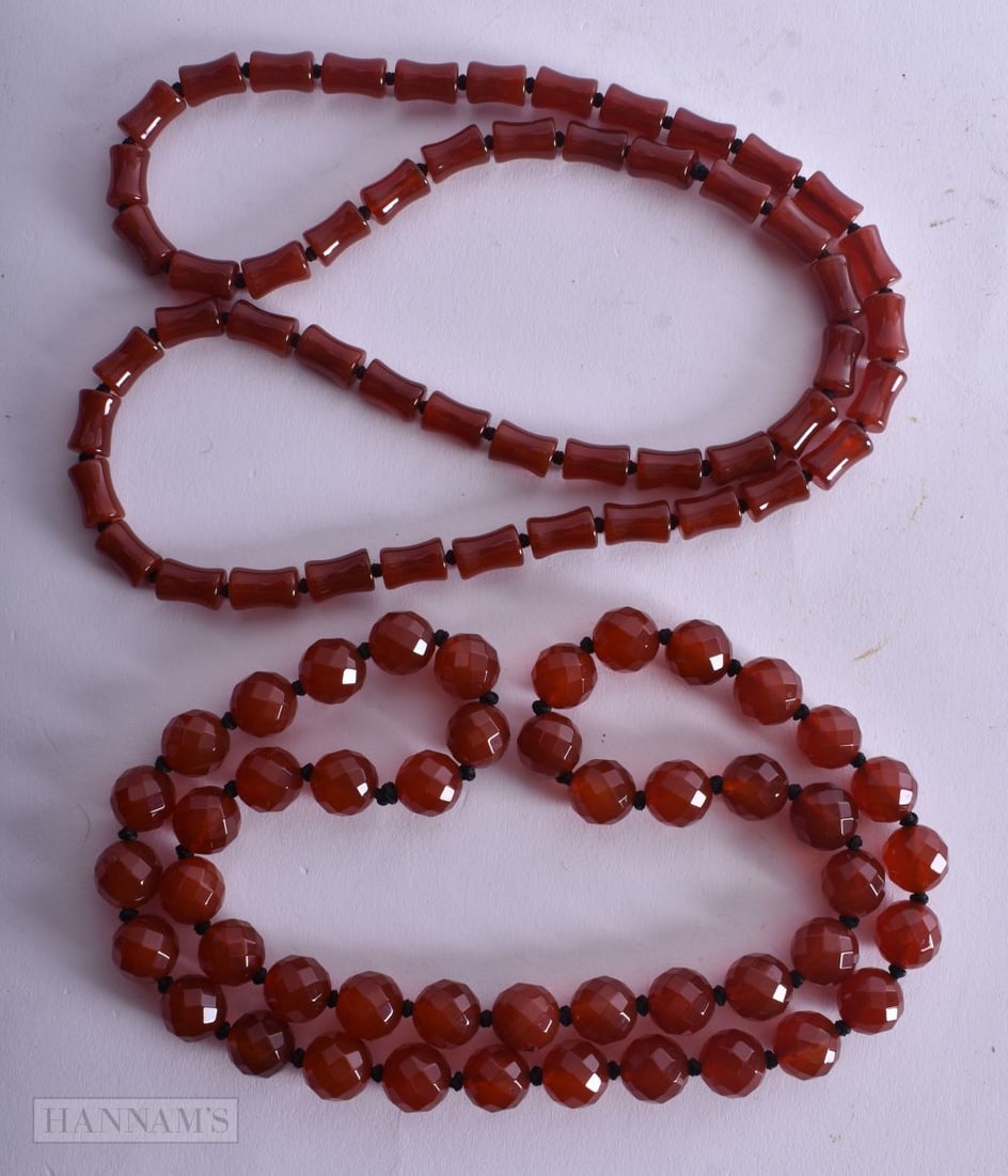Two Hardstone Necklaces. Longest 74cm, total weight 165g (2): Two Hardstone Necklaces. Longest 74cm, total weight 165g (2)