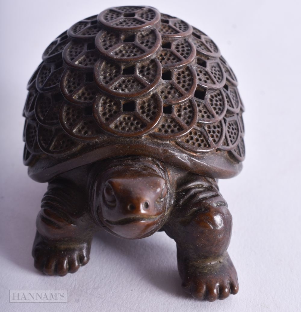 A Bronze Turtle Censer and Cover. 4.7cm x 7.8cm x 5.3cm, weight 252g (1 of 5)