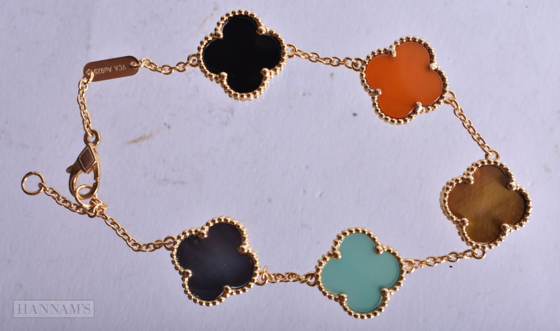 A Silver and Multi Stone Clover Bracelet. Stamped 925. 19cm long, weight 7.8g: A Silver and Multi Stone Clover Bracelet. Stamped 925. 19cm long, weight 7.8g