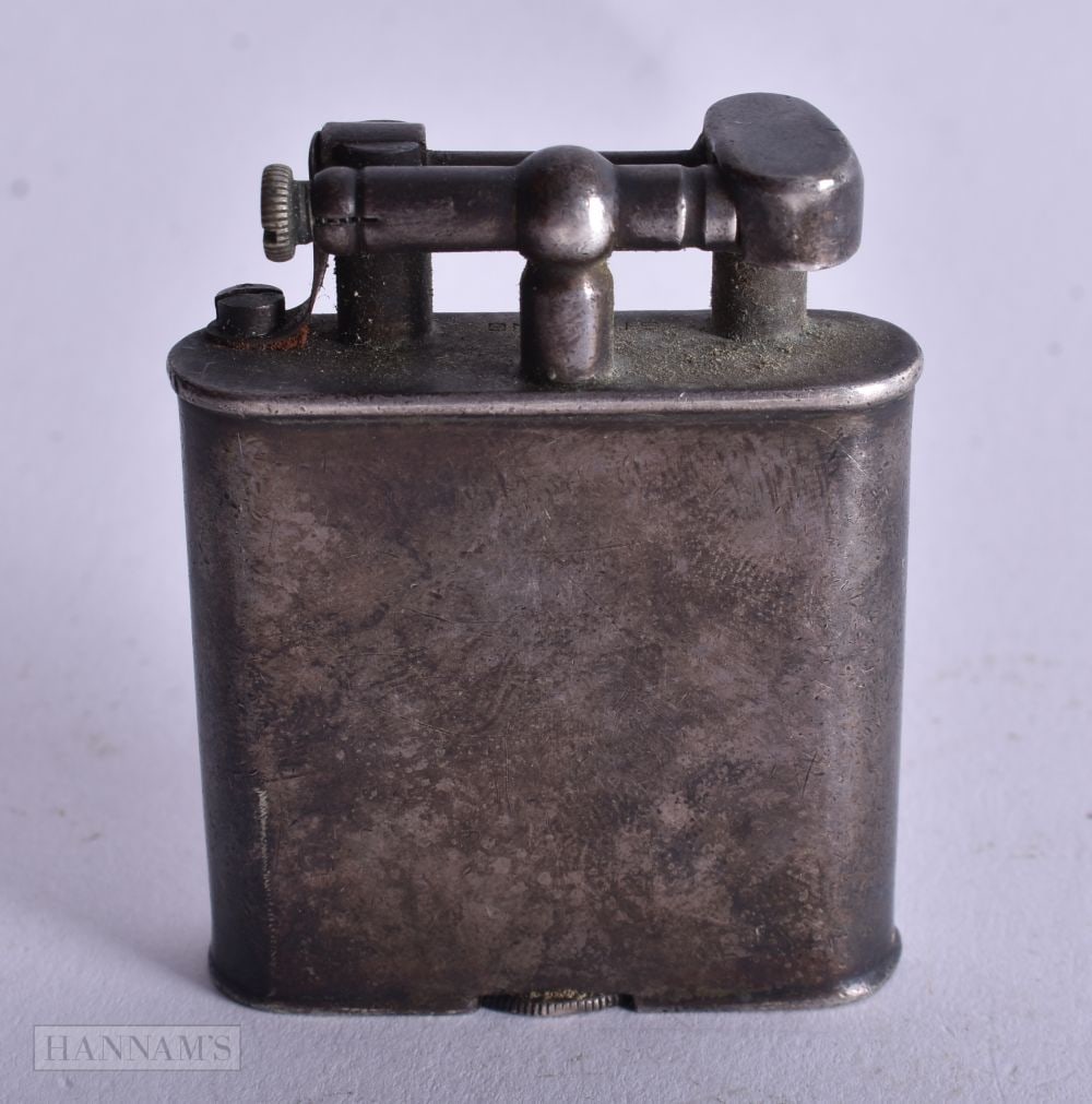 A Vintage Dunhill Lift Arm Lighter. 5.4cm x 4.3cm x 1.4cm, Not working (1 of 4)