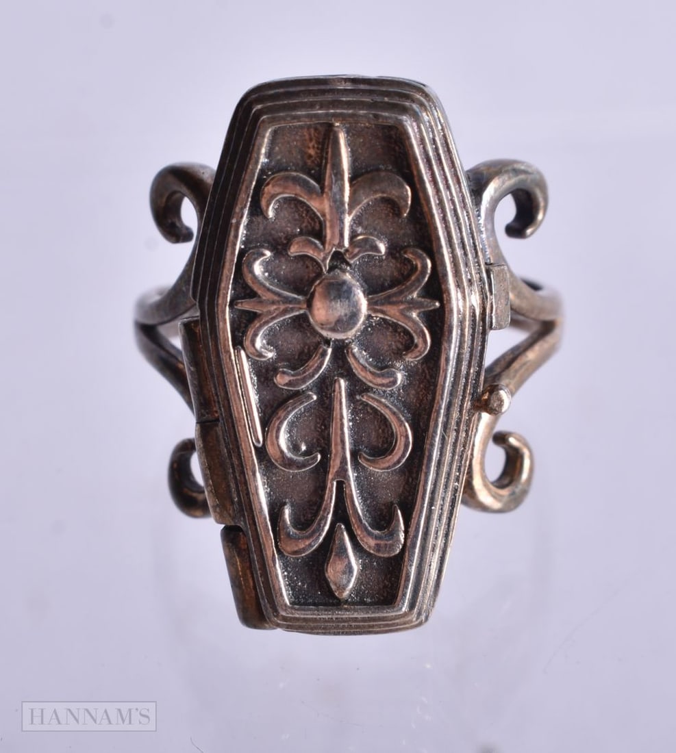 A Coffin Ring. Size O, weight 10.8g: A Coffin Ring. Size O, weight 10.8g