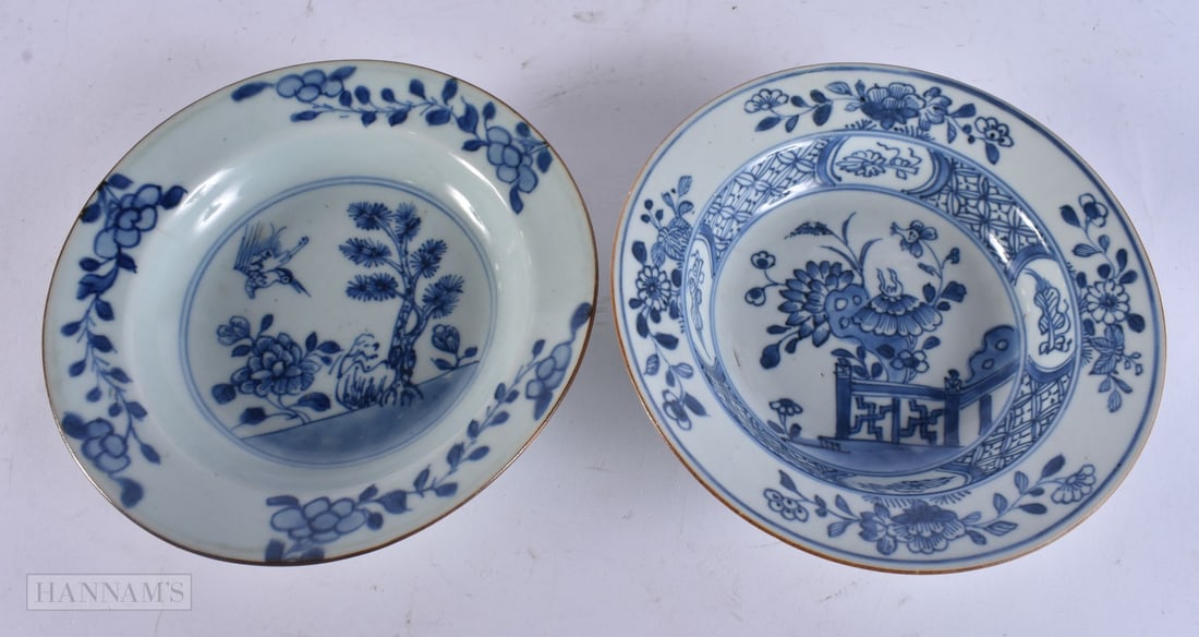 TWO 18TH CENTURY CHINESE EXPORT BLUE AND WHITE DISHES Qianlong. 15 cm wide. (2) (1 of 4)