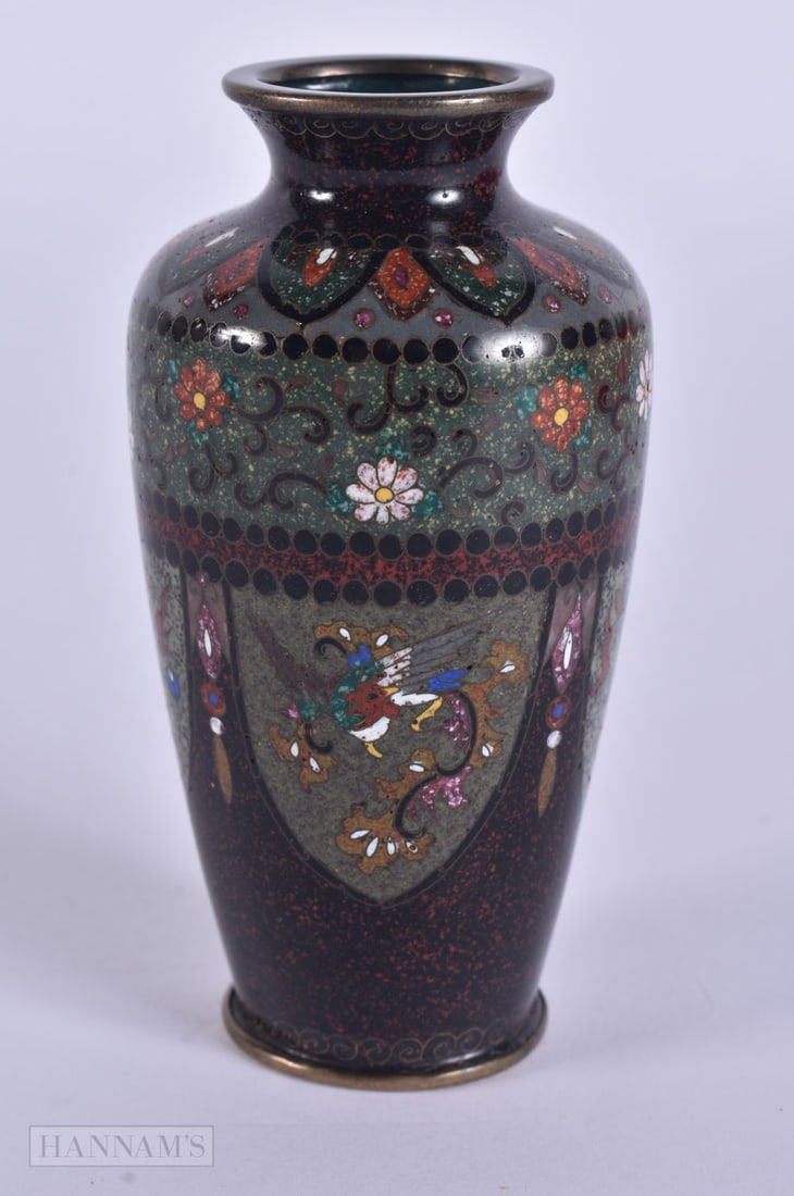 AN EARLY 20TH CENTURY JAPANESE MEIJI PERIOD CLOISONNE ENAMEL VASE. 9.5 cm high. (1 of 5)
