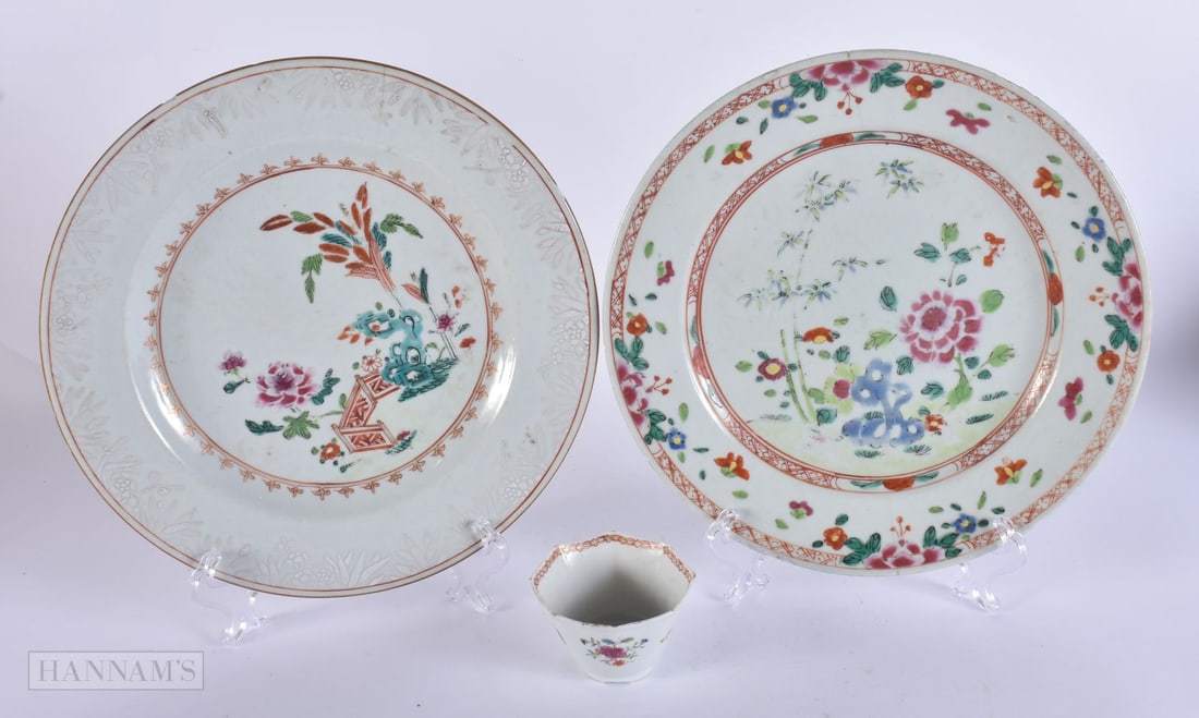 TWO 18TH CENTURY CHINESE EXPORT FAMILLE ROSE PORCELAIN PLATES Qianlong, together with a teabowl. Lar (1 of 8)