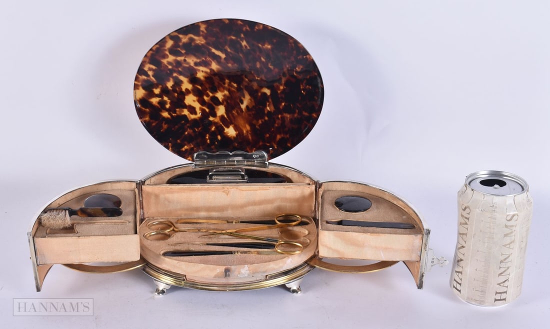 A LARGE ANTIQUE SILVER AND TORTOISESHELL DRESSING TABLE CASKET. 1333 grams overall. 19 cm x 15 cm.: A LARGE ANTIQUE SILVER AND TORTOISESHELL DRESSING TABLE CASKET. 1333 grams overall. 19 cm x 15 cm.