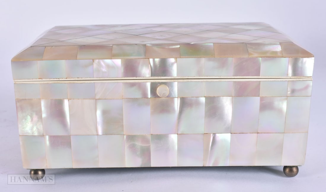 AN ANTIQUE MOTHER OF PEARL JEWELLERY CASKET. 16 cm x 9 cm.: AN ANTIQUE MOTHER OF PEARL JEWELLERY CASKET. 16 cm x 9 cm.