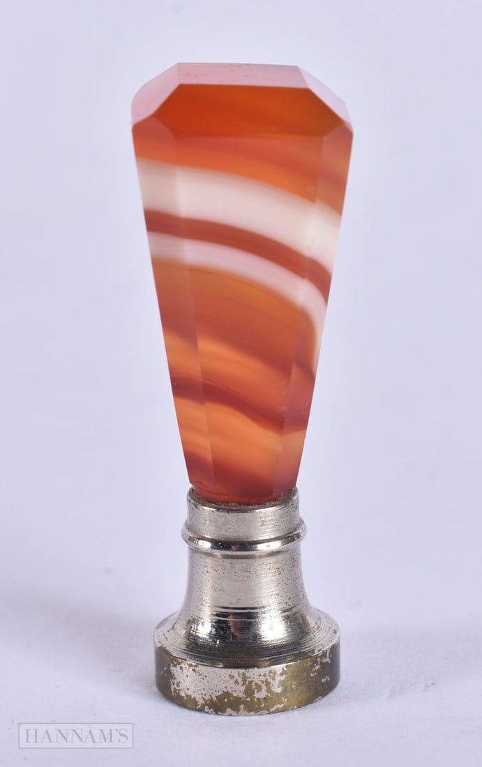 A VICTORIAN BANDED AGATE SEAL. 4.5 cm high.: A VICTORIAN BANDED AGATE SEAL. 4.5 cm high.