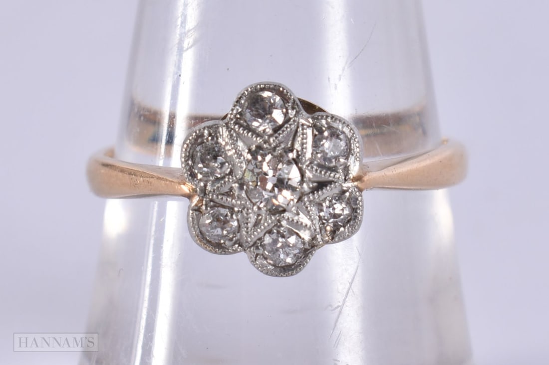 AN 18CT GOLD AND PLATINUM DIAMOND RING. 3 grams. (1 of 4)