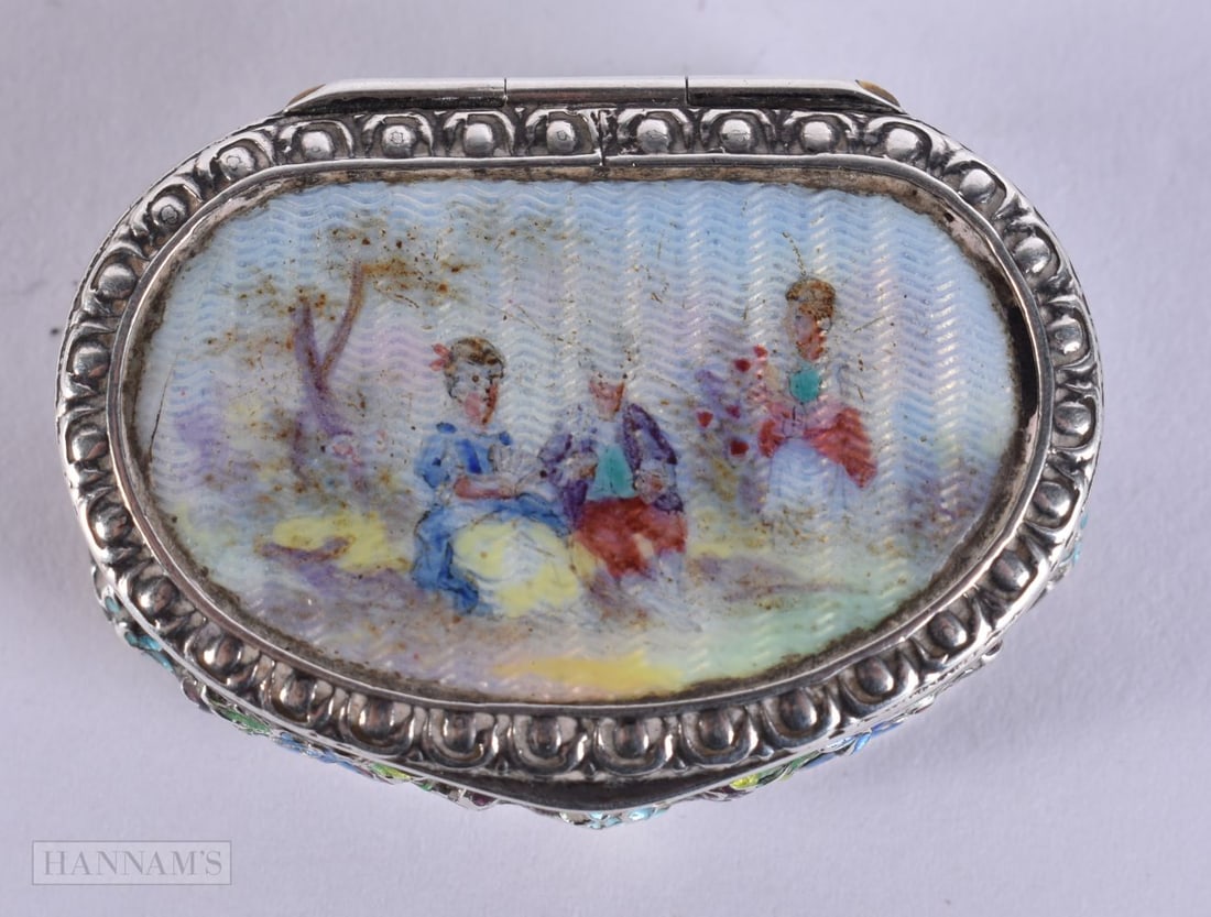 AN ANTIQUE SILVER AND ENAMEL BOX. 27 grams. 4 cm x 2.75 cm.: AN ANTIQUE SILVER AND ENAMEL BOX. 27 grams. 4 cm x 2.75 cm.