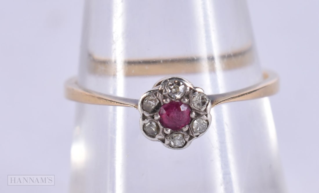A 9CT GOLD AND RUBY RING. 1 grams. (1 of 4)