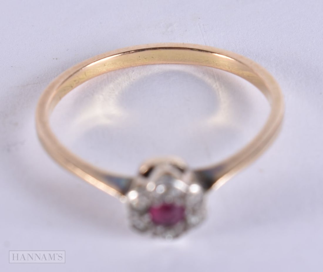 A 9CT GOLD AND RUBY RING. 1 grams. - 3