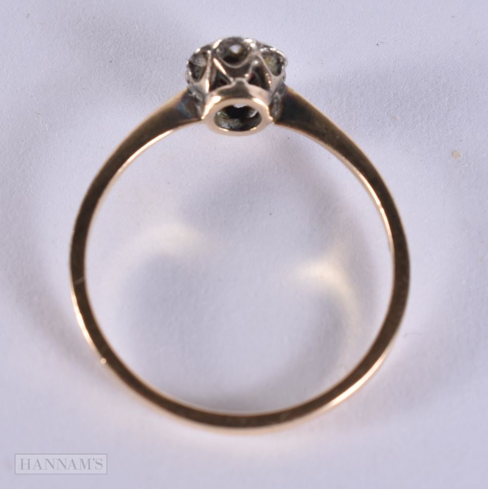 A 9CT GOLD AND RUBY RING. 1 grams. - 4