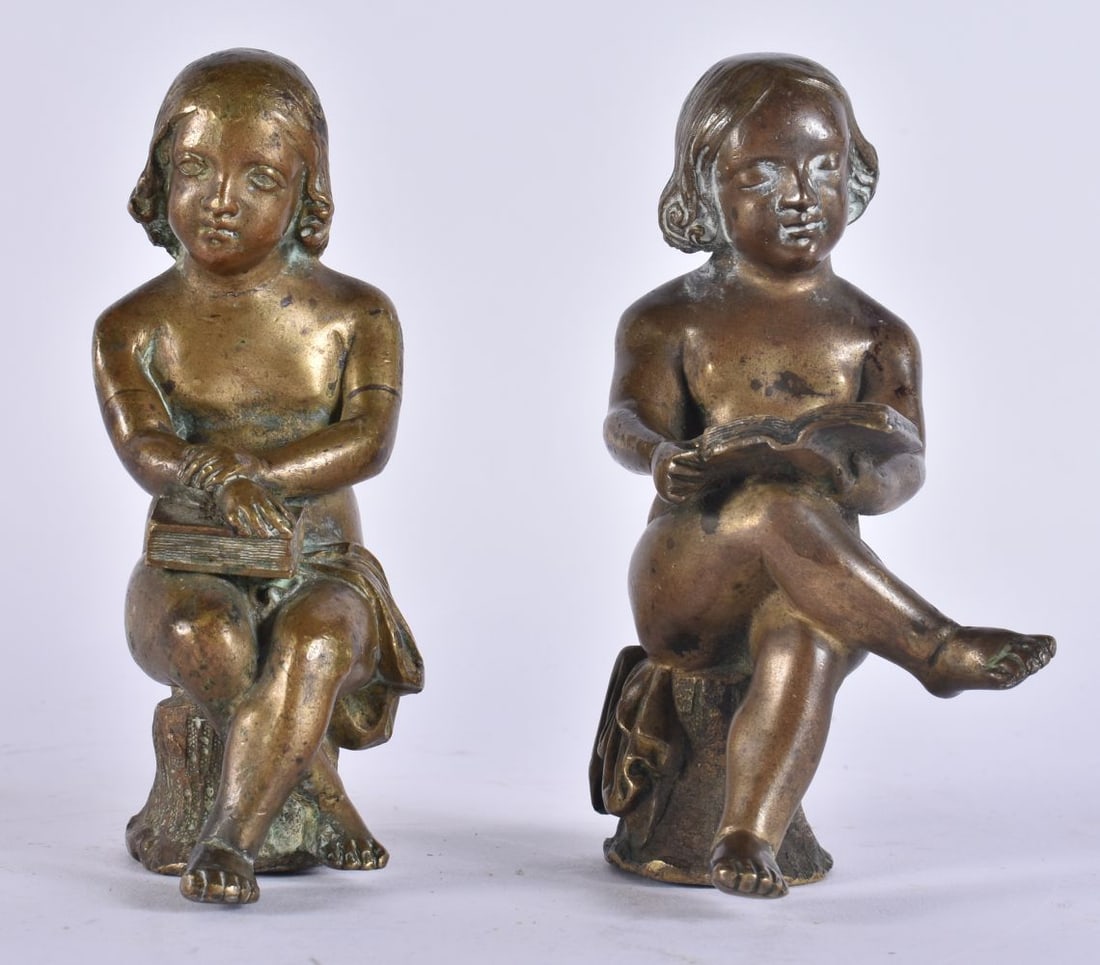 A PAIR OF 18TH CENTURY EUROPEAN BRONZE FIGURES modelled draped in robes holding books. 14 cm high. (1 of 5)