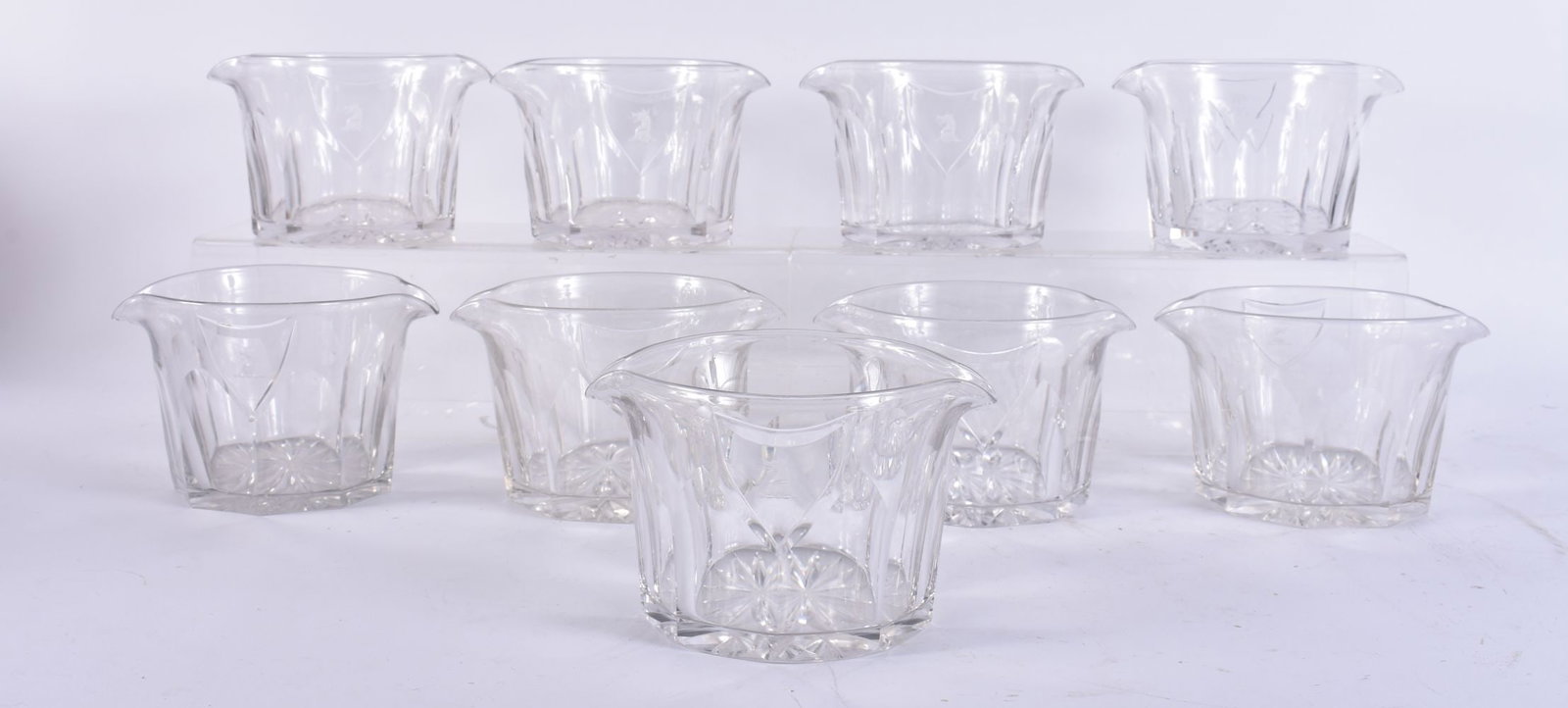 A SET OF NINE ENGLISH GLASS ARMORIAL RINSING BOWLS (Sir Trevor Reeve - Reeve Family Crest). 14.5 cm (1 of 4)