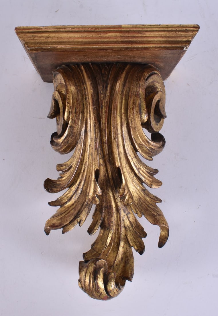 A CONTINENTAL GILTWOOD PAINTED COUNTRY HOUSE WALL SHELF. 32 cm x 15 cm. (1 of 5)