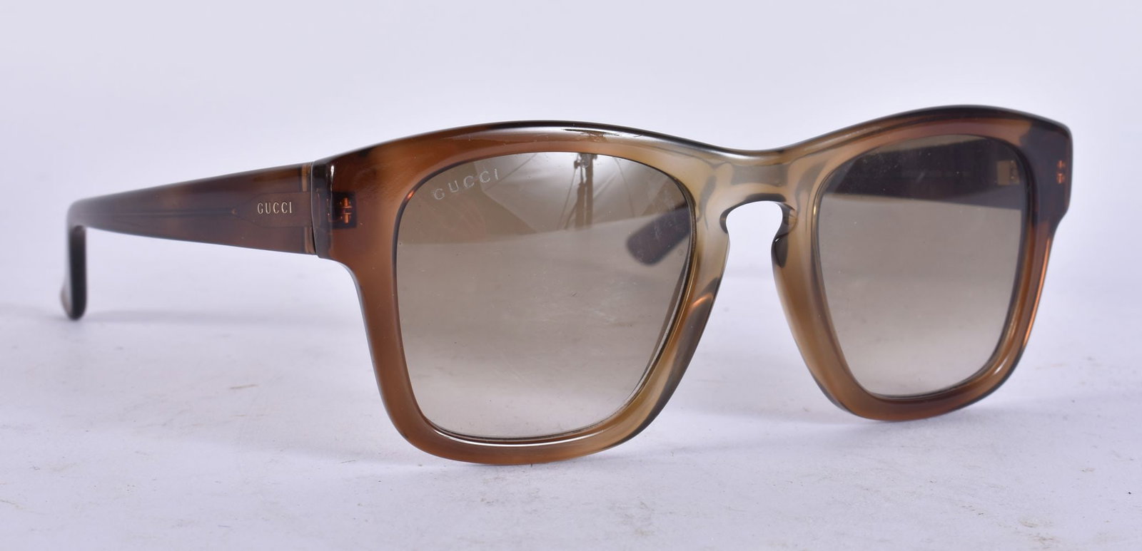 A PAIR OF GUCCI SUNGLASSES. 14 cm wide. (1 of 3)